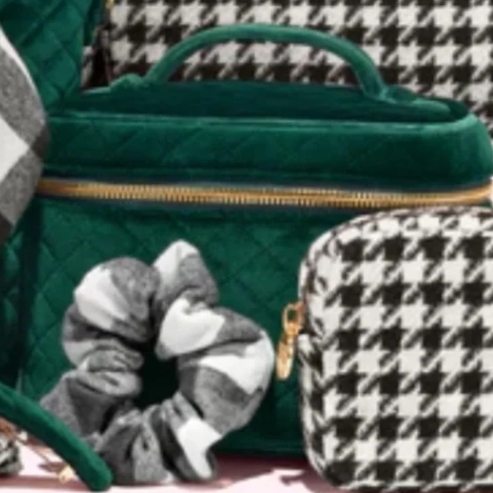 Stoney Clover Lane Green Quilted Velvet Vanity Case NWT - Picture 4 of 8